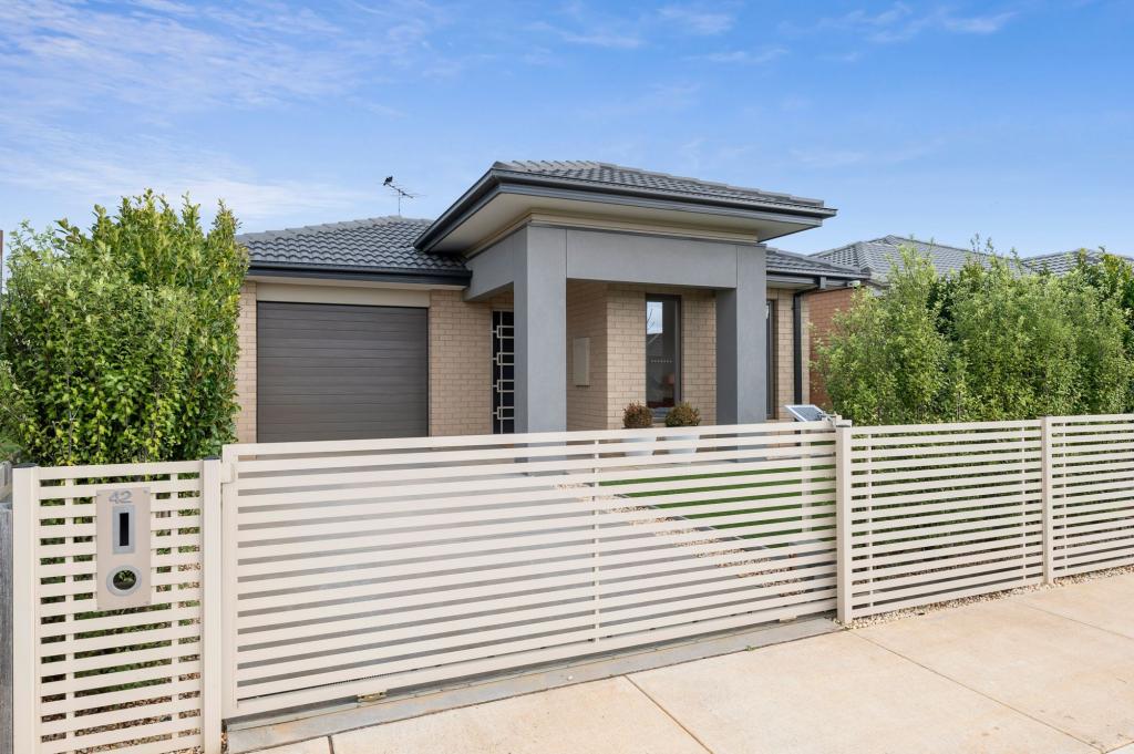 42 Reardon Cres, St Leonards, VIC 3223