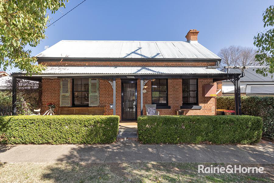 57 Upper St, East Tamworth, NSW 2340