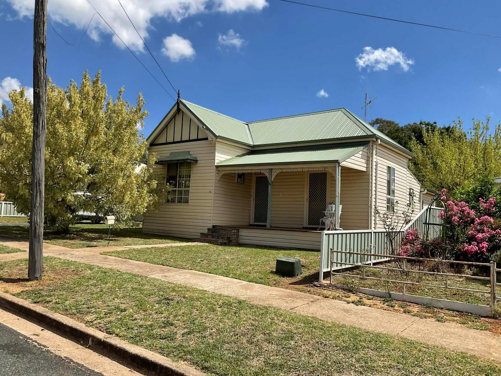 35 East St, Grenfell, NSW 2810