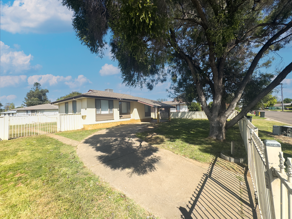 27 Sue Cres, West Tamworth, NSW 2340