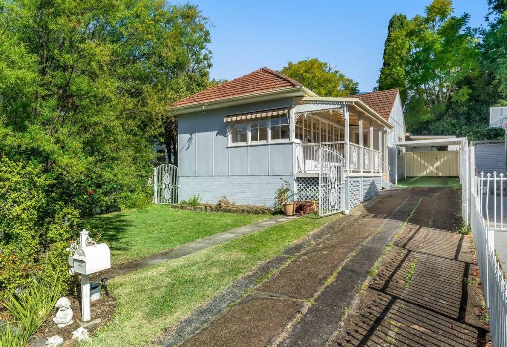 10 Lessing St, Hornsby, NSW 2077