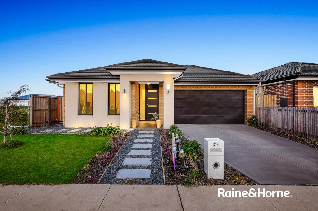 28 CARRADALE RD, CLYDE NORTH, VIC 3978