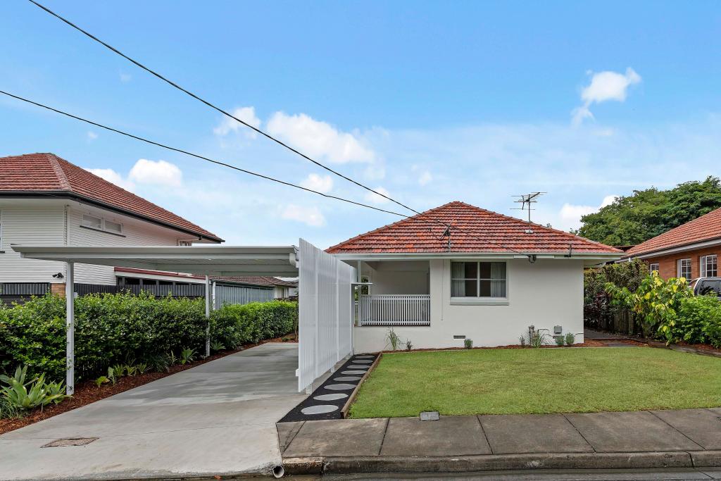 34 Newcastle St, Fairfield, QLD 4103