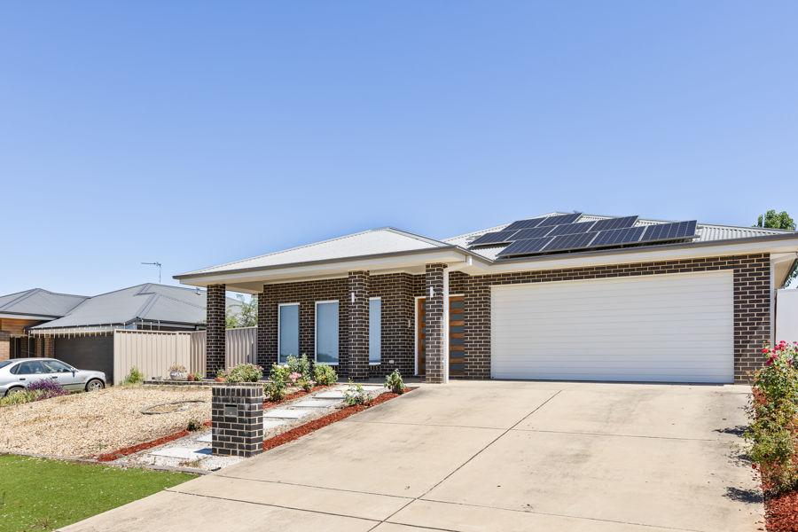 17 Deakin Ave, Lloyd, NSW 2650