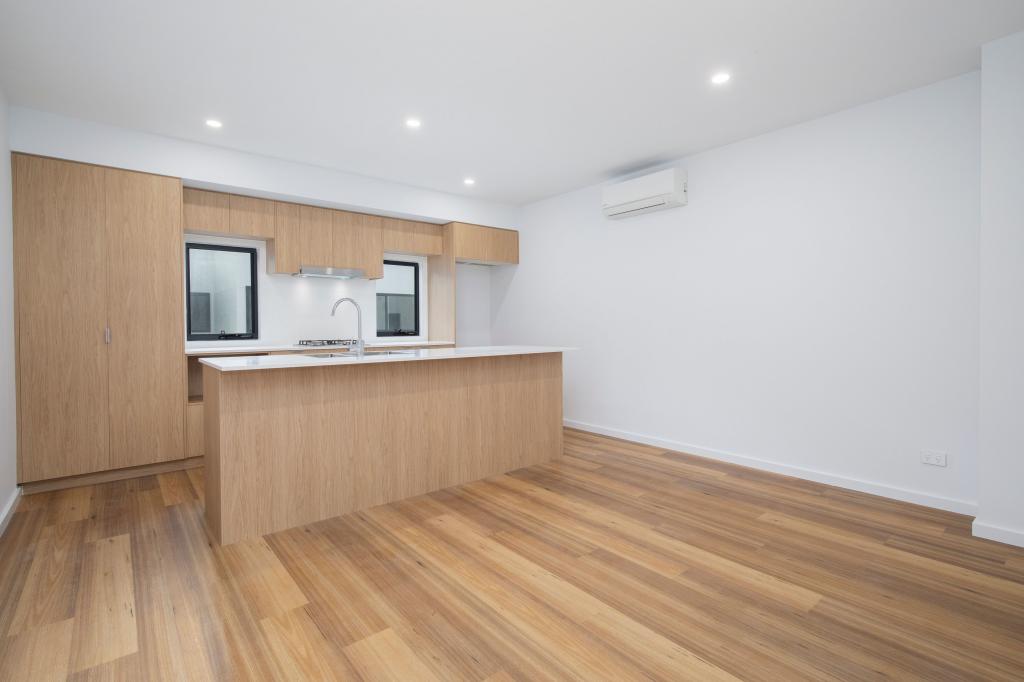 3/8 LIVISTONIA CCT, WARATAH WEST, NSW 2298