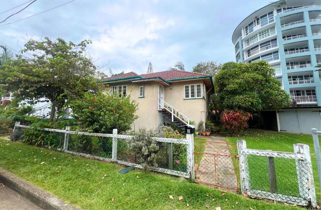 2 Dix St, Redcliffe, QLD 4020