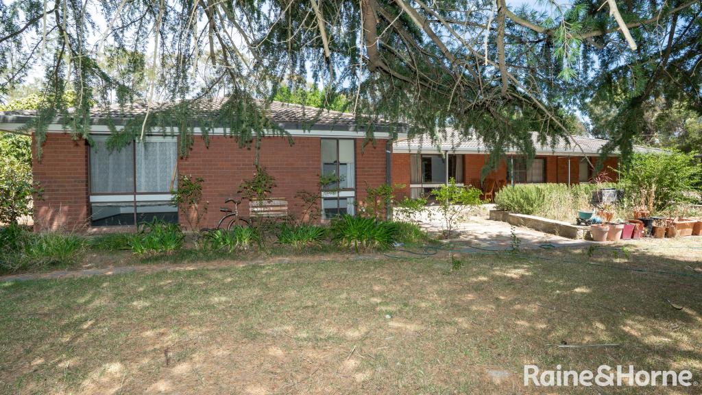 99 Rosevale Dr, Lake Albert, NSW 2650