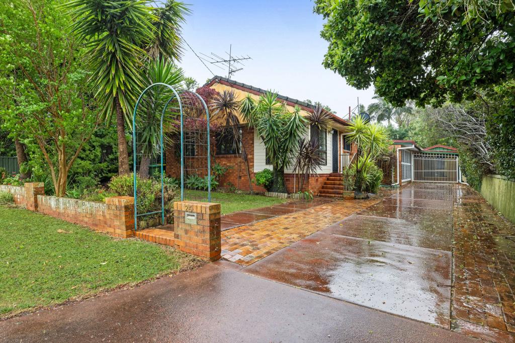 25 Welcombe Ave, Rockville, QLD 4350