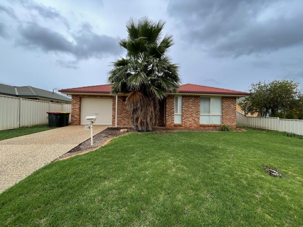 18b Dunvarleigh Cres, Griffith, NSW 2680