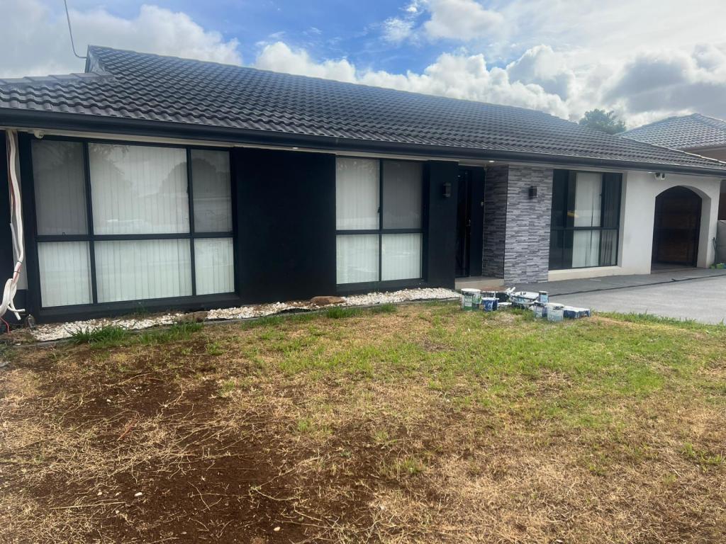 8 Adamson St, Glenfield, NSW 2167