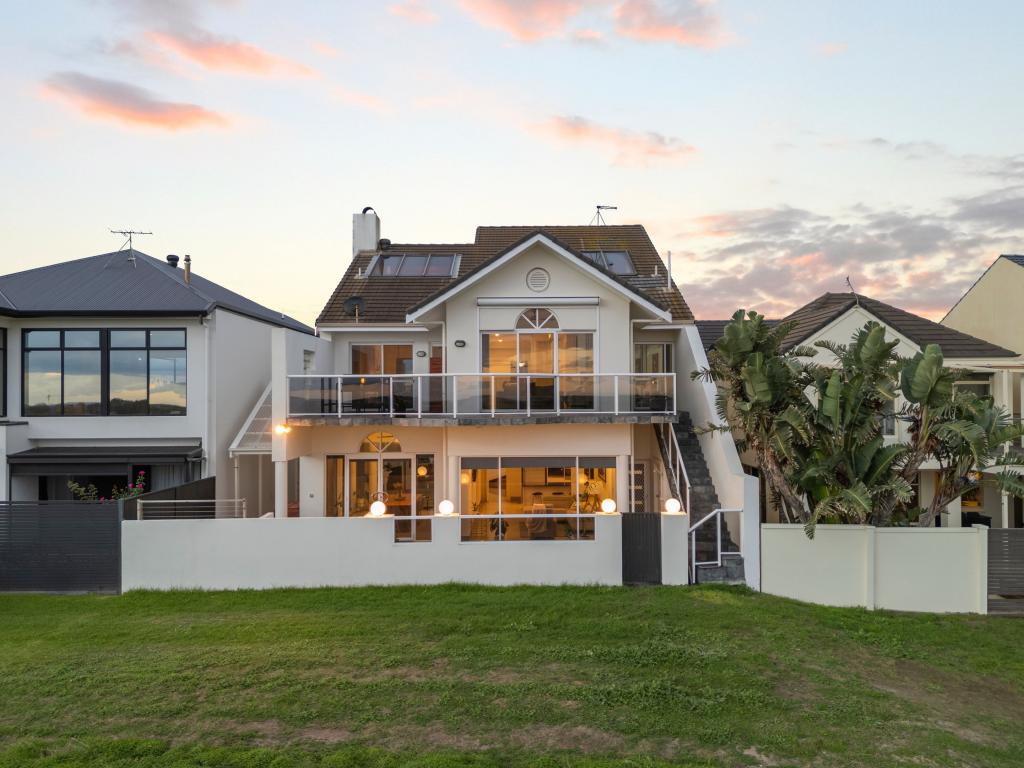 84 Gulf Point Dr, North Haven, SA 5018