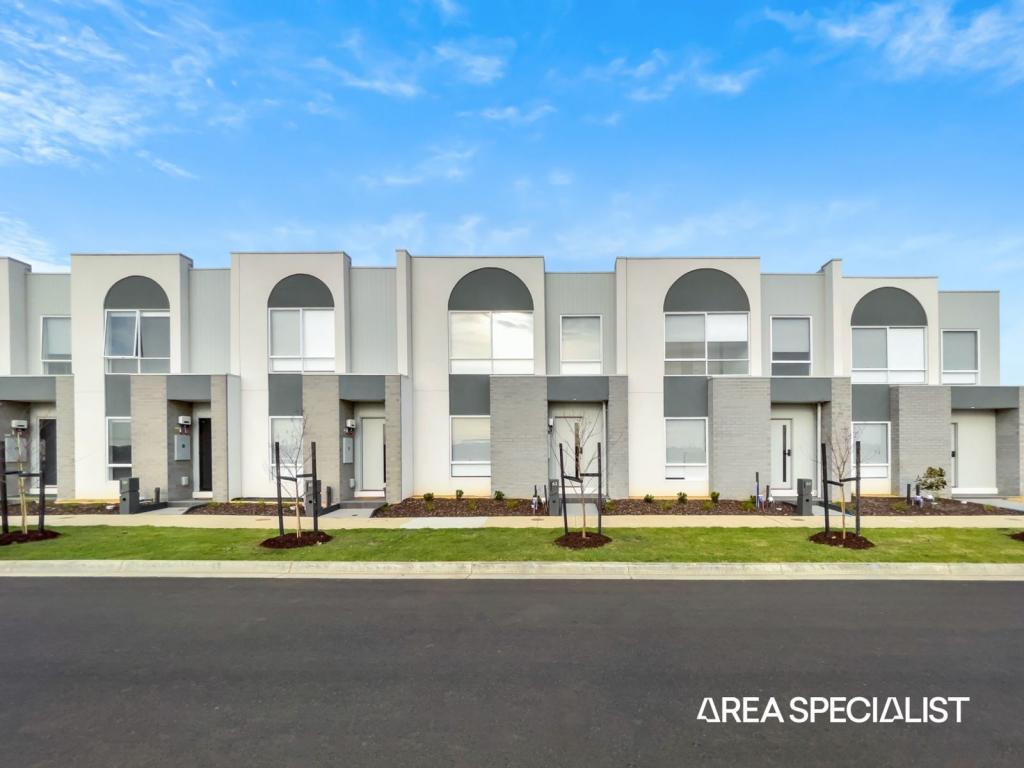 63 LANARK ST, CLYDE NORTH, VIC 3978
