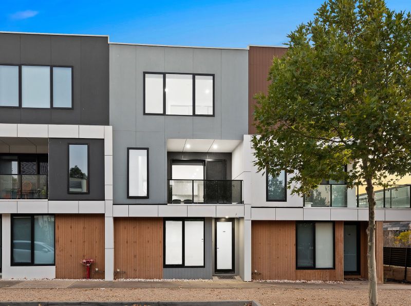 2/16 Garretty Rd, Caroline Springs, VIC 3023