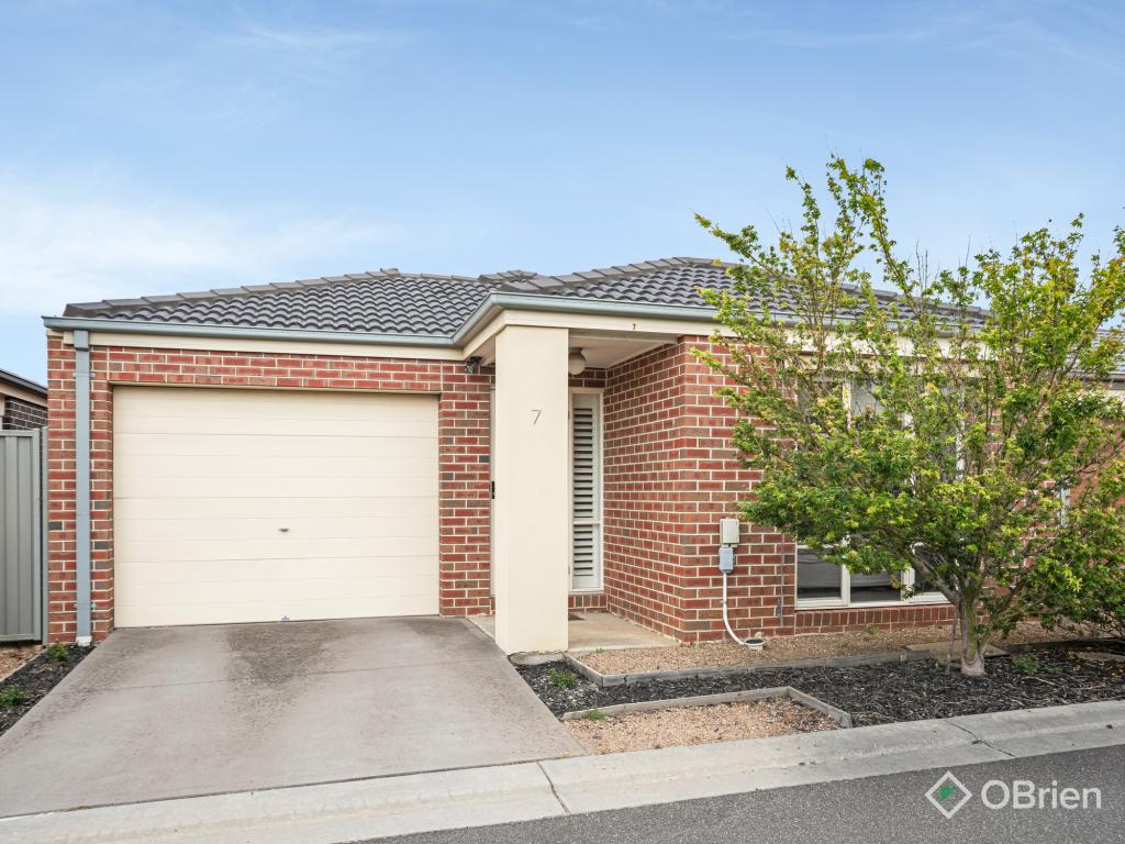 7 Leeds Pl, Langwarrin, VIC 3910