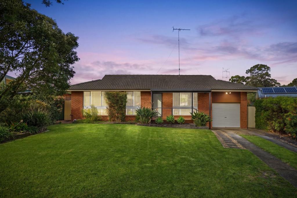 11 Chad Pl, St Clair, NSW 2759