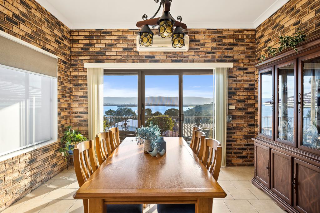 18 St Cloud Cres, Lake Heights, NSW 2502
