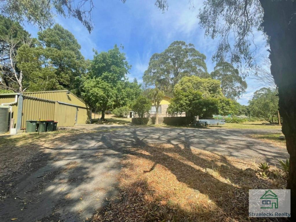 6 Haunted Hills Rd, Newborough, VIC 3825