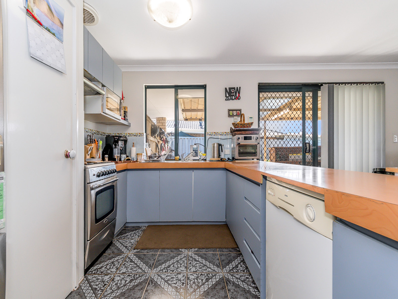 4 Bernier Cl, Waikiki, WA 6169