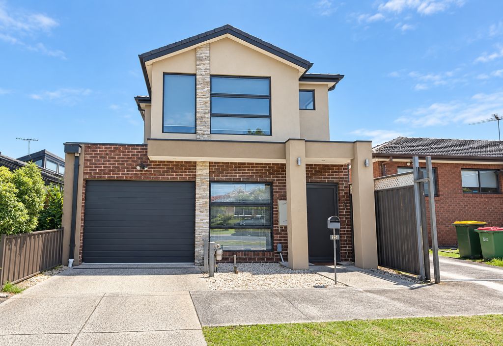 25 Pinnaroo Cct, Meadow Heights, VIC 3048