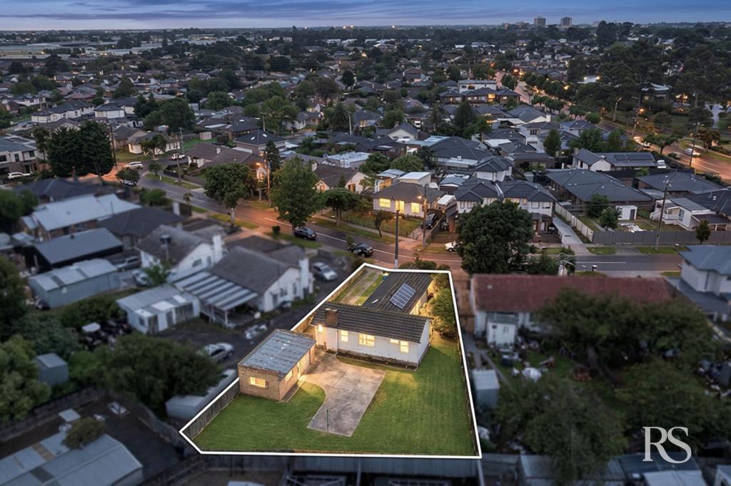 40 FUGOSIA ST, DOVETON, VIC 3177