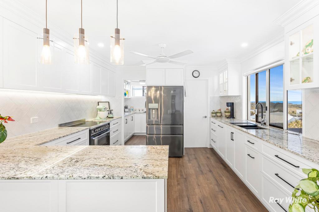 9 Yearsley Gr, Pacific Heights, QLD 4703