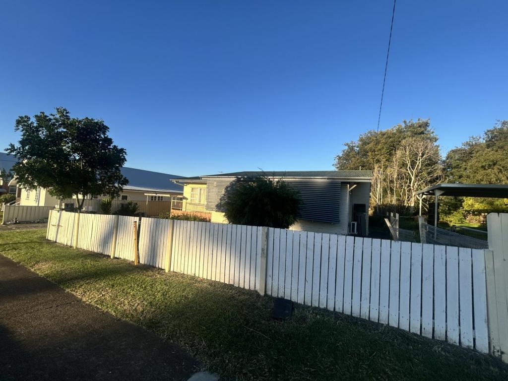 90 South Station Rd, Silkstone, QLD 4304
