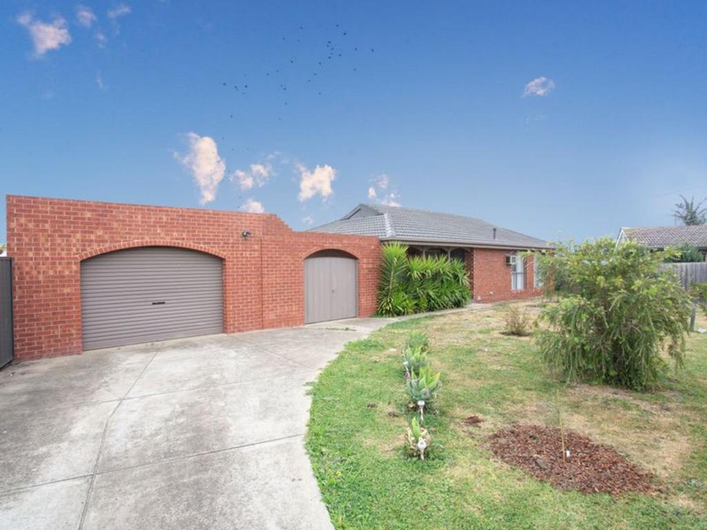13 Meadowbank Ct, Kings Park, VIC 3021