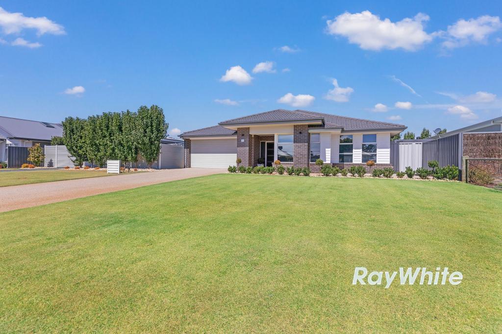 8 BROLGA AVE, MOAMA, NSW 2731