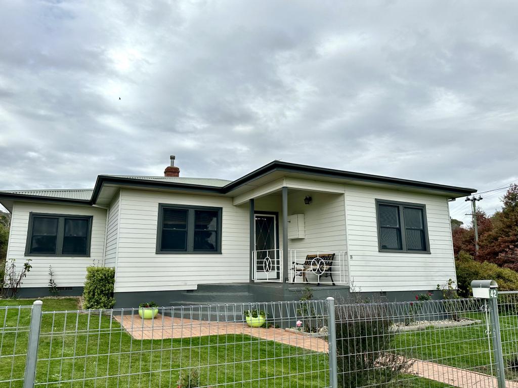 42 Maybe St, Bombala, NSW 2632