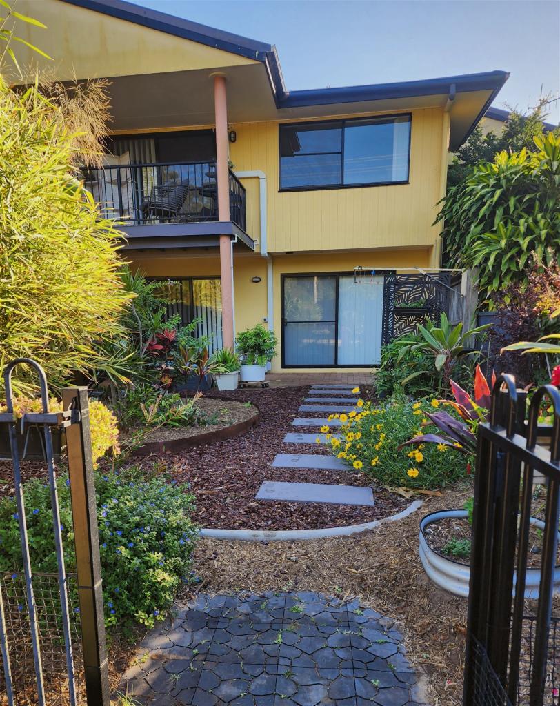 2/162 Sylvan Dr, Moore Park Beach, QLD 4670