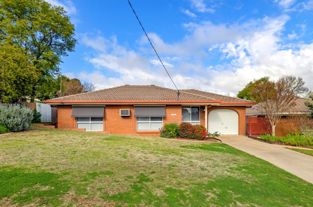 1/1 Roosevelt Ave, Tolland, NSW 2650