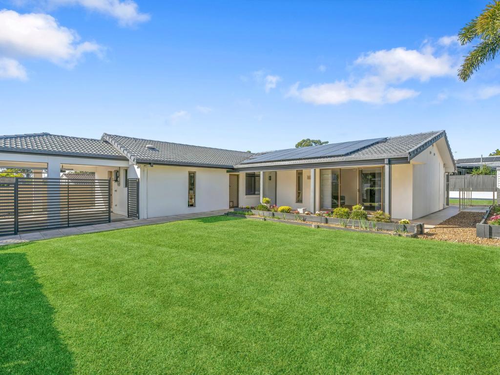 61 Lambros Dr, Benowa, QLD 4217