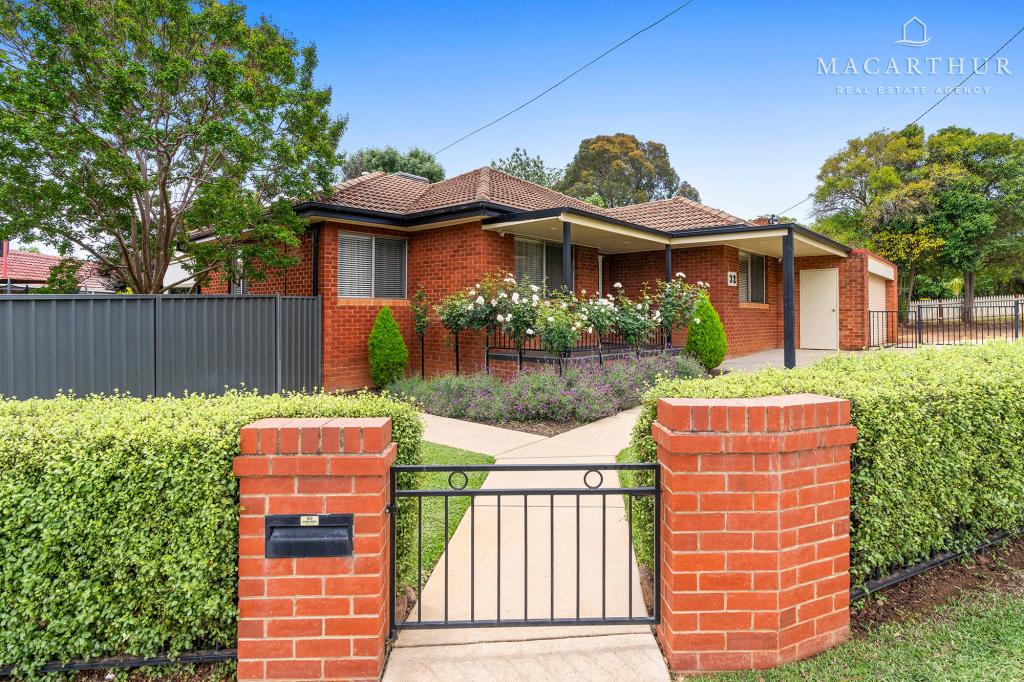 32 Northcott Pde, Mount Austin, NSW 2650