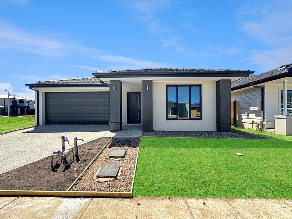 11 Bloom St, Clyde North, VIC 3978
