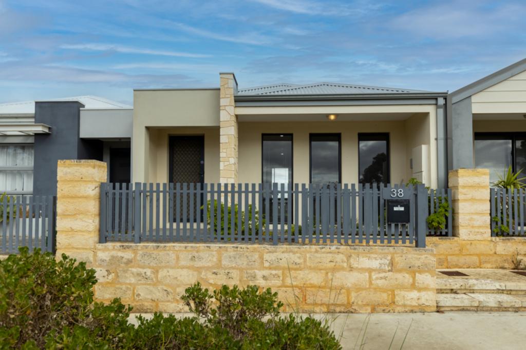 38 Pickering Gdns, Alkimos, WA 6038