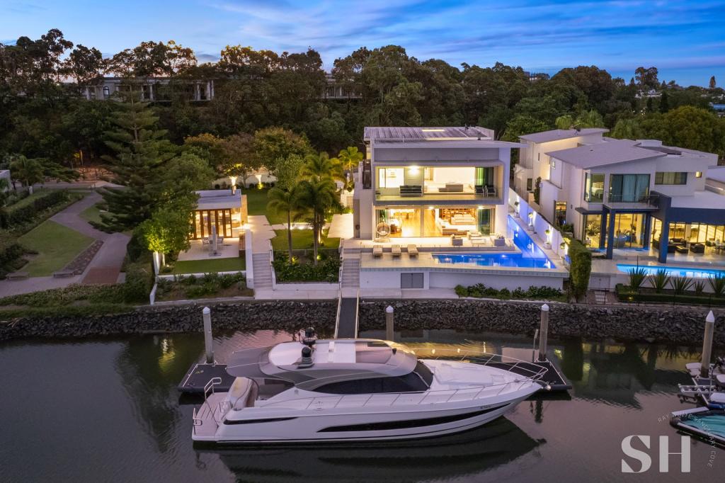 1019 EDGECLIFF DR, SANCTUARY COVE, QLD 4212