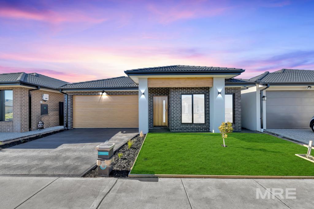 33 Buckingham Bvd, Strathtulloh, VIC 3338
