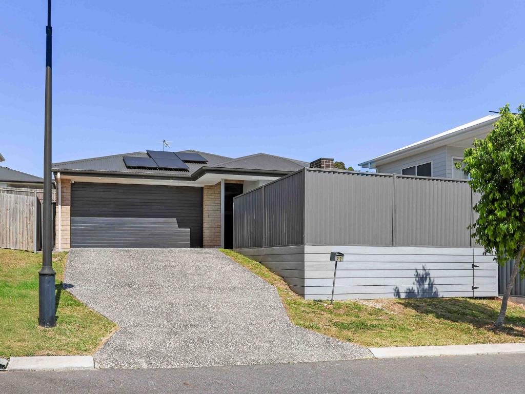22 Niche Glade Cct, Maudsland, QLD 4210