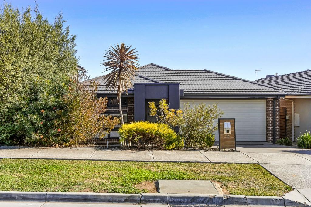 13 Shanahans Dr, Cranbourne North, VIC 3977