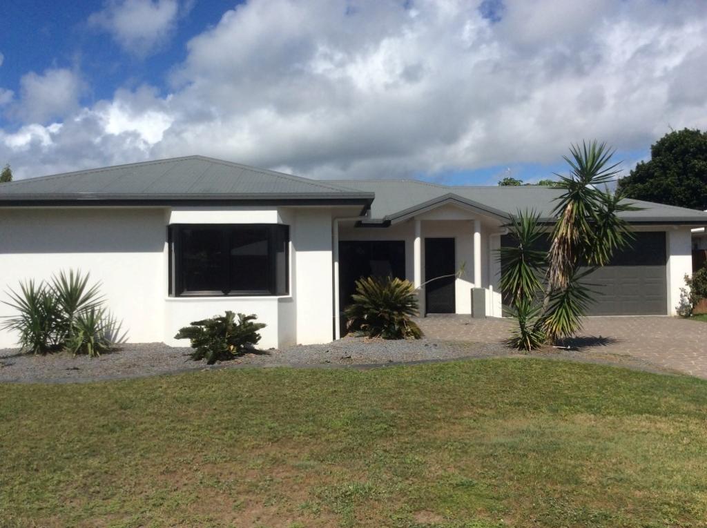 11 NORFOLK CL, HOLLOWAYS BEACH, QLD 4878