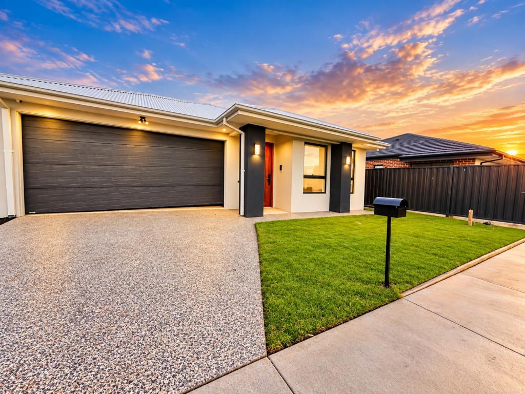 33 Runnel St, Sunbury, VIC 3429