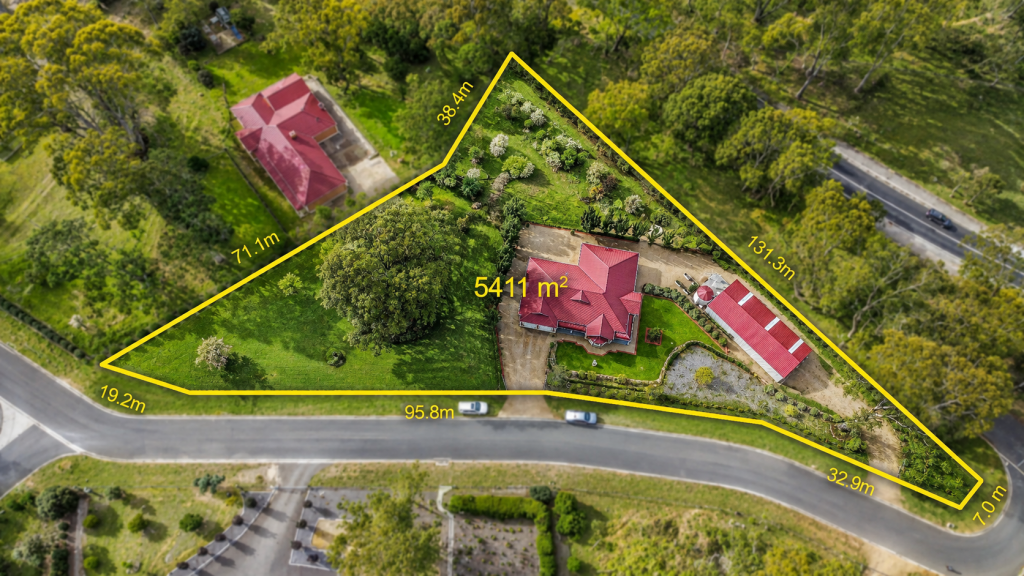 2 Cyril Minge Rd, Williamstown, SA 5351