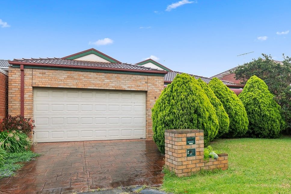 9 ERICA CL, ENDEAVOUR HILLS, VIC 3802