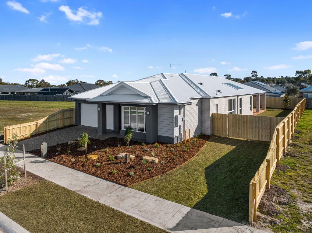 13 Mountain Ash Cl, Inverloch, VIC 3996