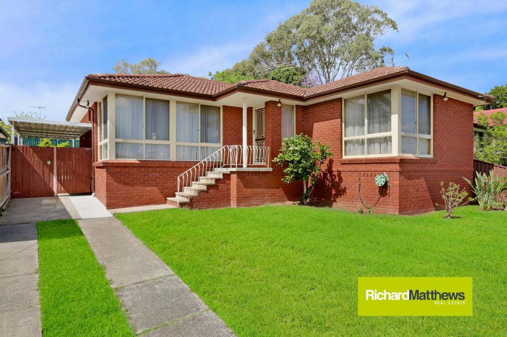 31 OAK DR, GEORGES HALL, NSW 2198