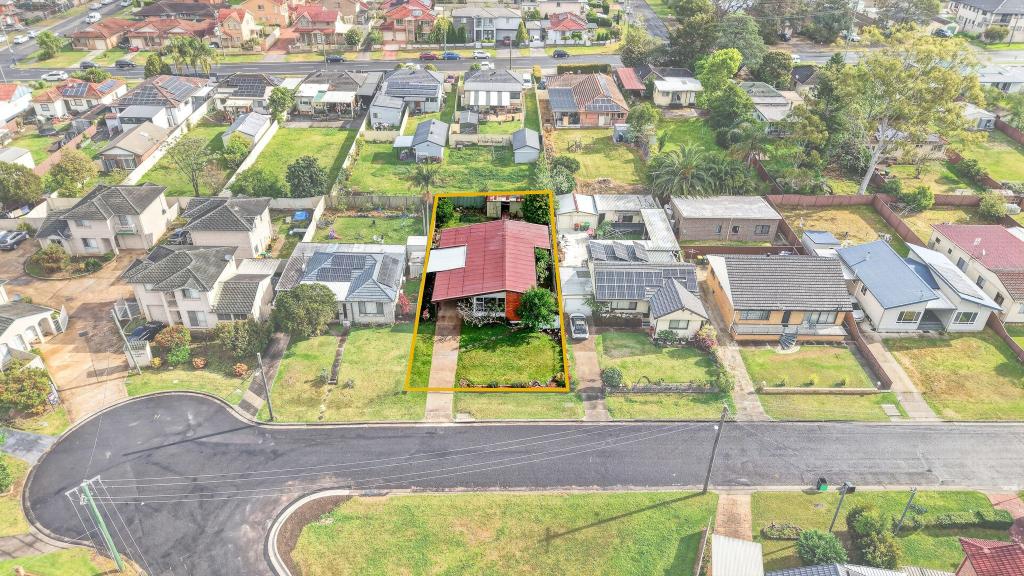 15 Alexander Cres, Macquarie Fields, NSW 2564