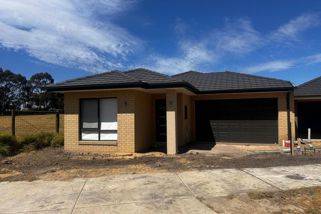 10 Prosperous Way, Cranbourne East, VIC 3977