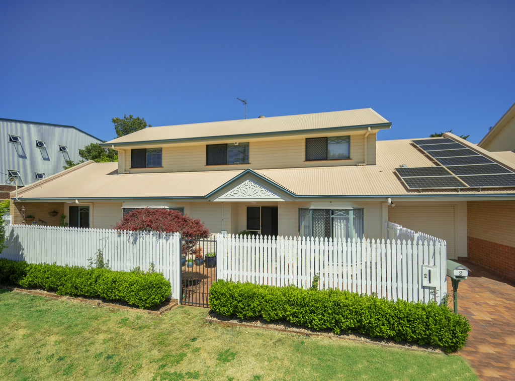 2 FRENCH ST, EAST TOOWOOMBA, QLD 4350