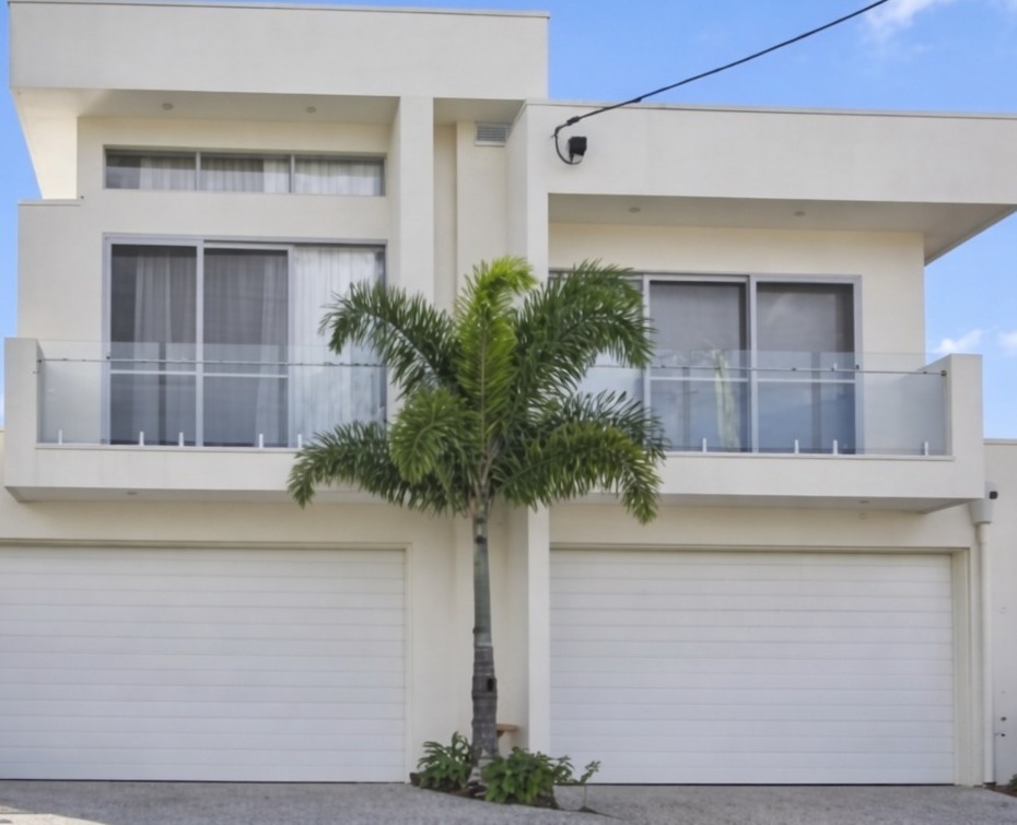 2/6 Kenmar St, Labrador, QLD 4215