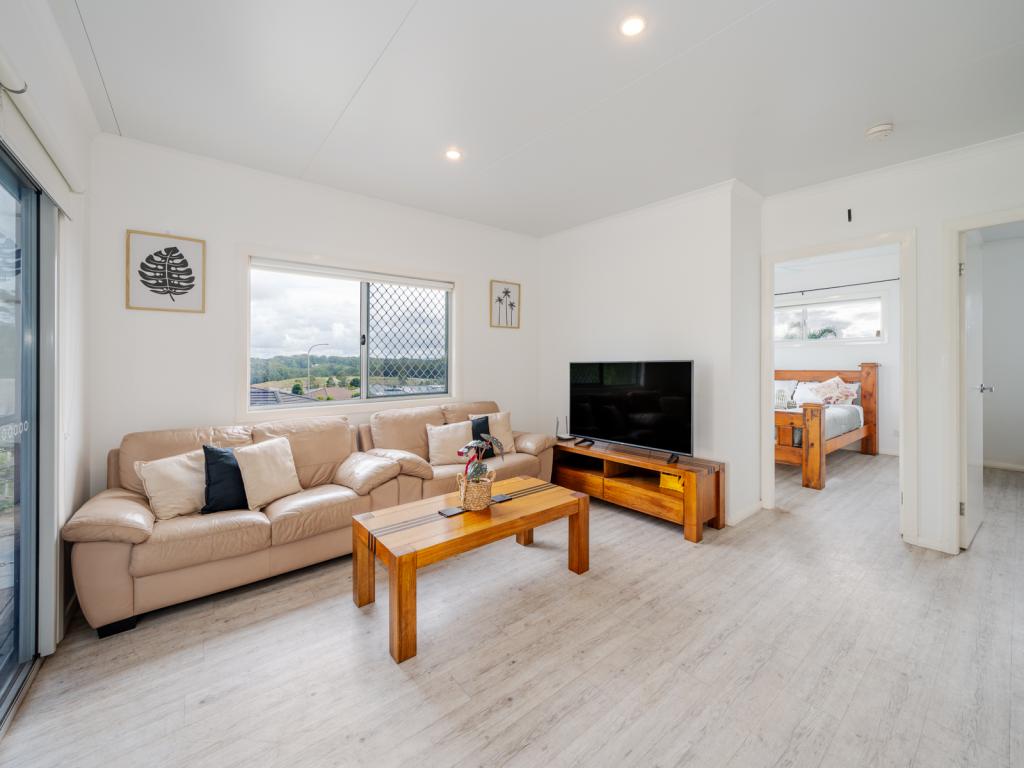 5a Lyons Cl, Thrumster, NSW 2444